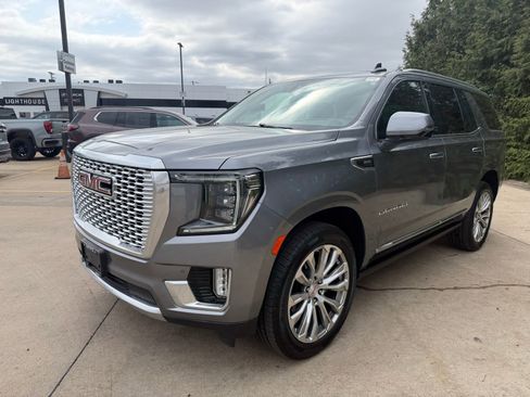 Used 2022 GMC Yukon Denali w/ Denali Premium Package image 6
