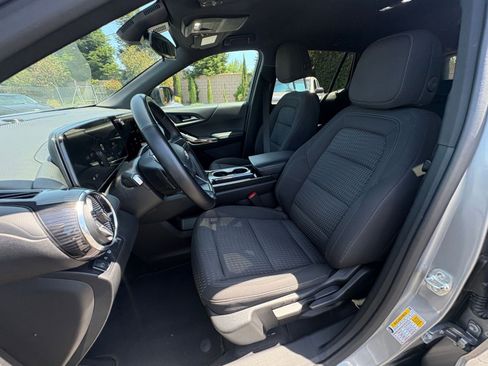 Used 2025 Chevrolet Equinox LT FWD image 37