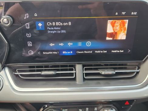 Used 2026 Chevrolet Trax LT w/ Sunroof Package image 16