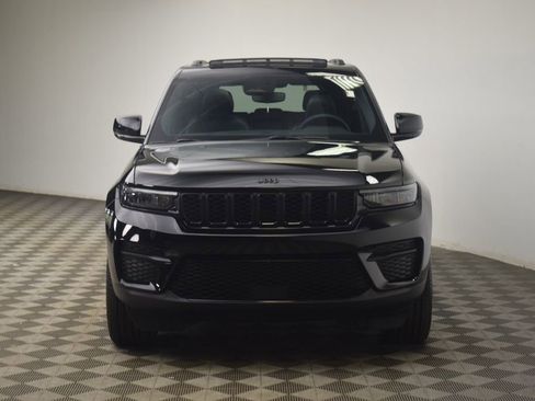 Used 2024 Jeep Grand Cherokee Altitude AWD/4WD image 17