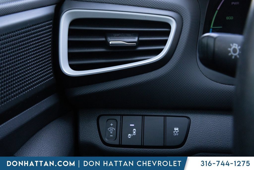Used 2017 Hyundai Ioniq SEL FWD image 10