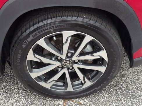 Used 2023 Toyota Corolla Cross XLE w/ Convenience Package FWD image 28