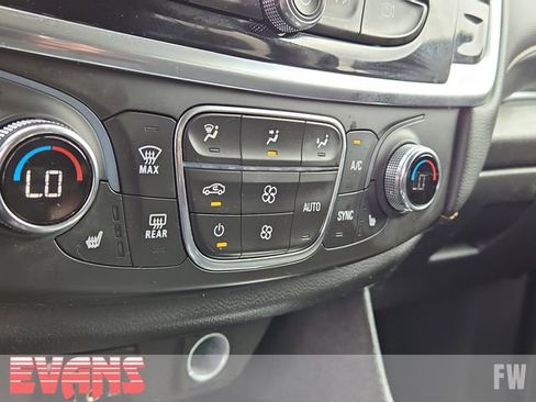 Used 2021 Chevrolet Traverse LT FWD image 9