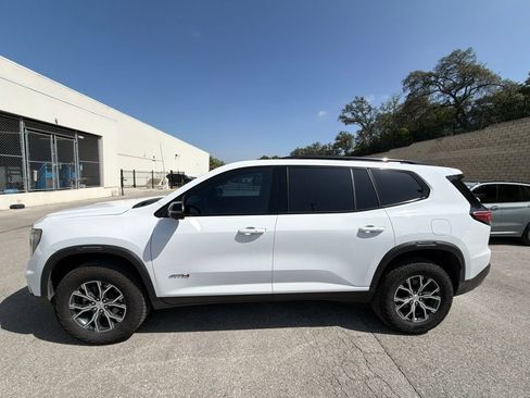 Used 2025 GMC Acadia AT4 w/ Luxury Package AWD/4WD image 3