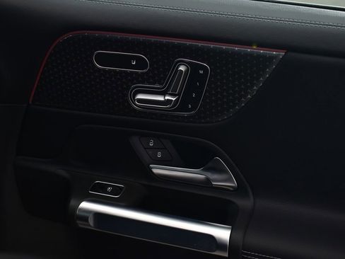 Certified 2025 Mercedes-Benz GLB 250 4MATIC image 37