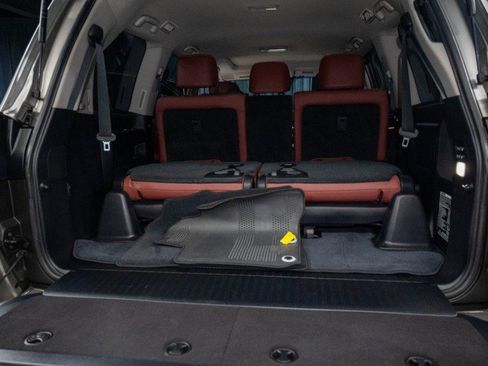Used 2019 Lexus LX 570 4WD w/ Luxury Package image 31