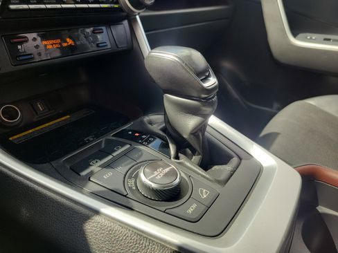 Used 2021 Toyota RAV4 Limited image 28