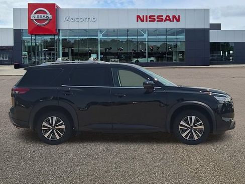 Used 2024 Nissan Pathfinder SL FWD image 8