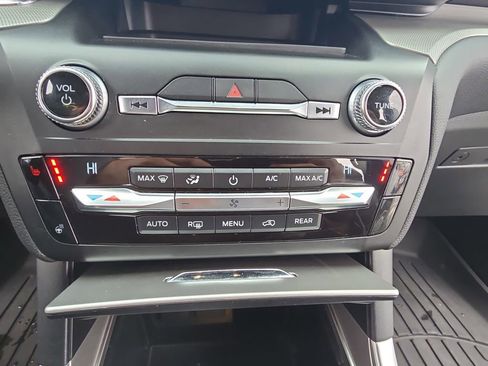 Used 2020 Ford Explorer XLT w/ Equipment Group 202A image 24