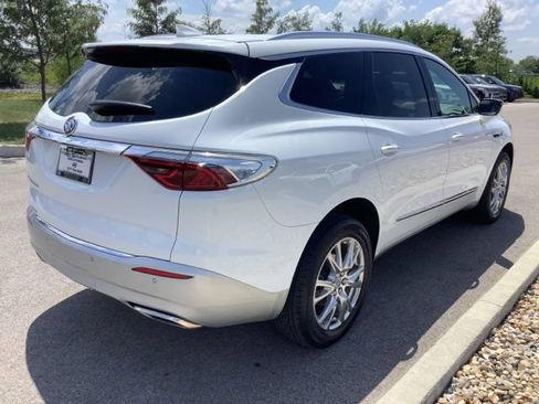 Used 2023 Buick Enclave Essence w/ Experience Buick Package FWD image 5