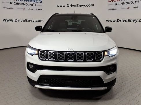 Used 2024 Jeep Compass Limited AWD/4WD image 2
