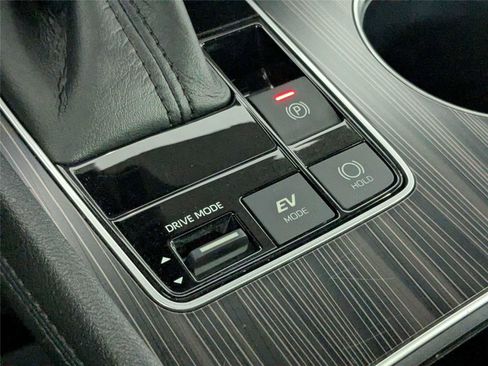 Certified 2022 Toyota Sienna Platinum FWD image 26