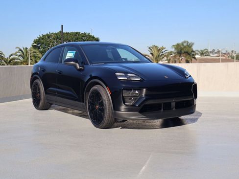 New 2026 Porsche Macan Electric image 7