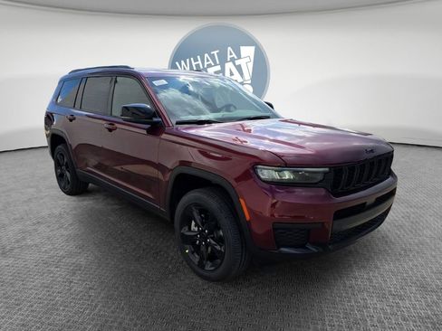 New 2025 Jeep Grand Cherokee L Altitude image 3