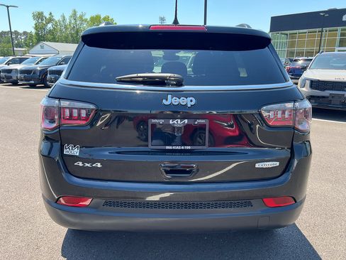 Used 2024 Jeep Compass Latitude AWD/4WD image 4