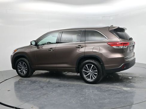 Used 2017 Toyota Highlander XLE image 5