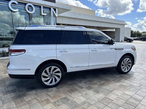 Used 2022 Lincoln Navigator Reserve image 2