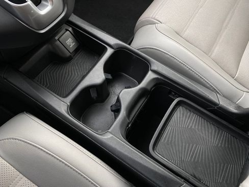 Used 2018 Honda CR-V Touring image 16