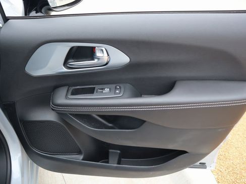 New 2026 Chrysler Pacifica Limited w/ S Appearance Package image 18