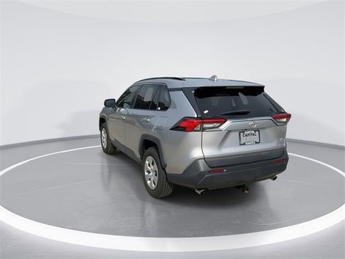 Used 2021 Toyota RAV4 LE image 5
