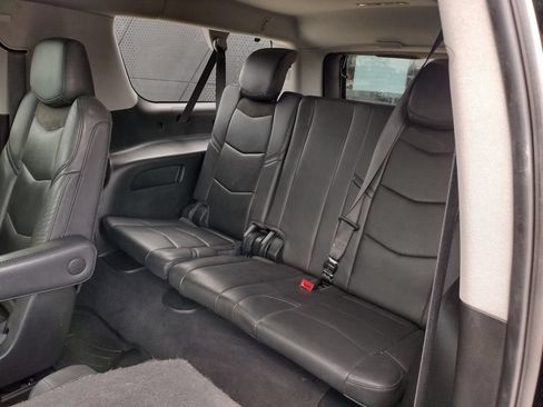 Used 2019 Cadillac Escalade ESV Luxury AWD/4WD image 11