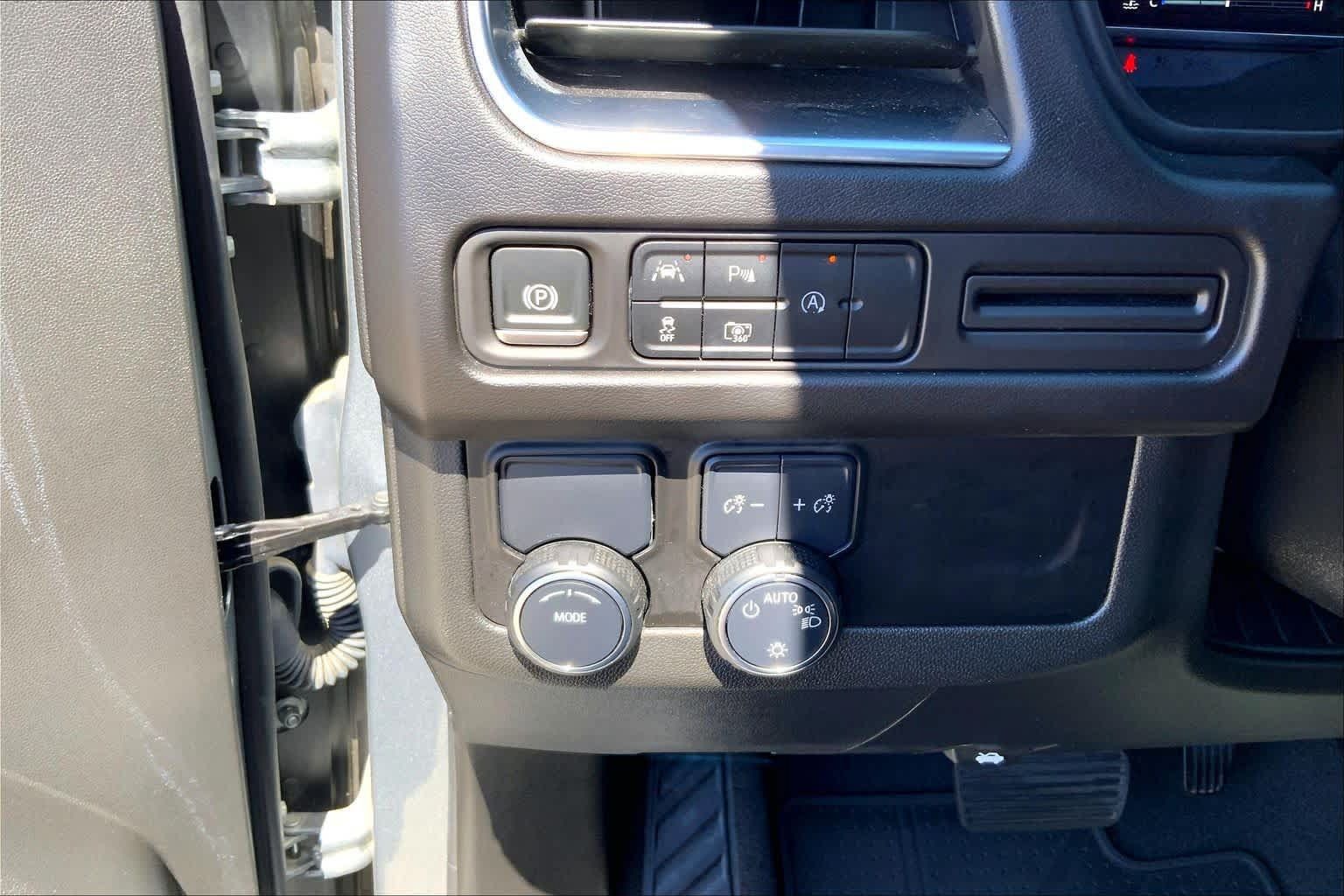 Used 2024 Chevrolet Tahoe RST w/ Luxury Package RWD image 32