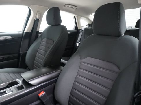 Used 2020 Ford Fusion SE image 10