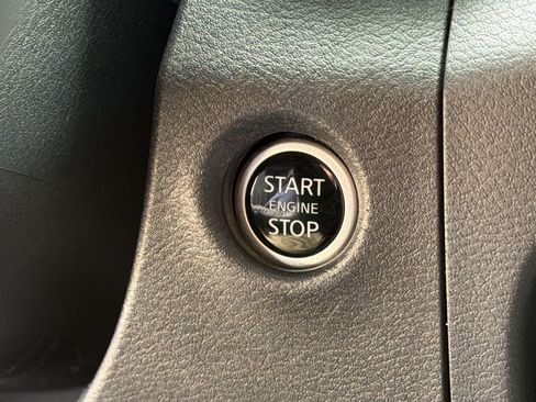 Used 2024 Nissan Frontier SV w/ SV Convenience Package RWD image 16