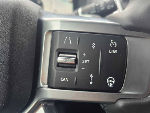 Certified 2025 Land Rover Discovery Dynamic SE image 33