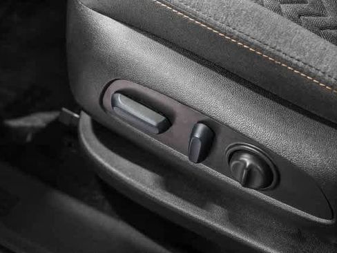 Used 2022 Chevrolet Equinox LT w/ LPO, Floor Liner Package image 22