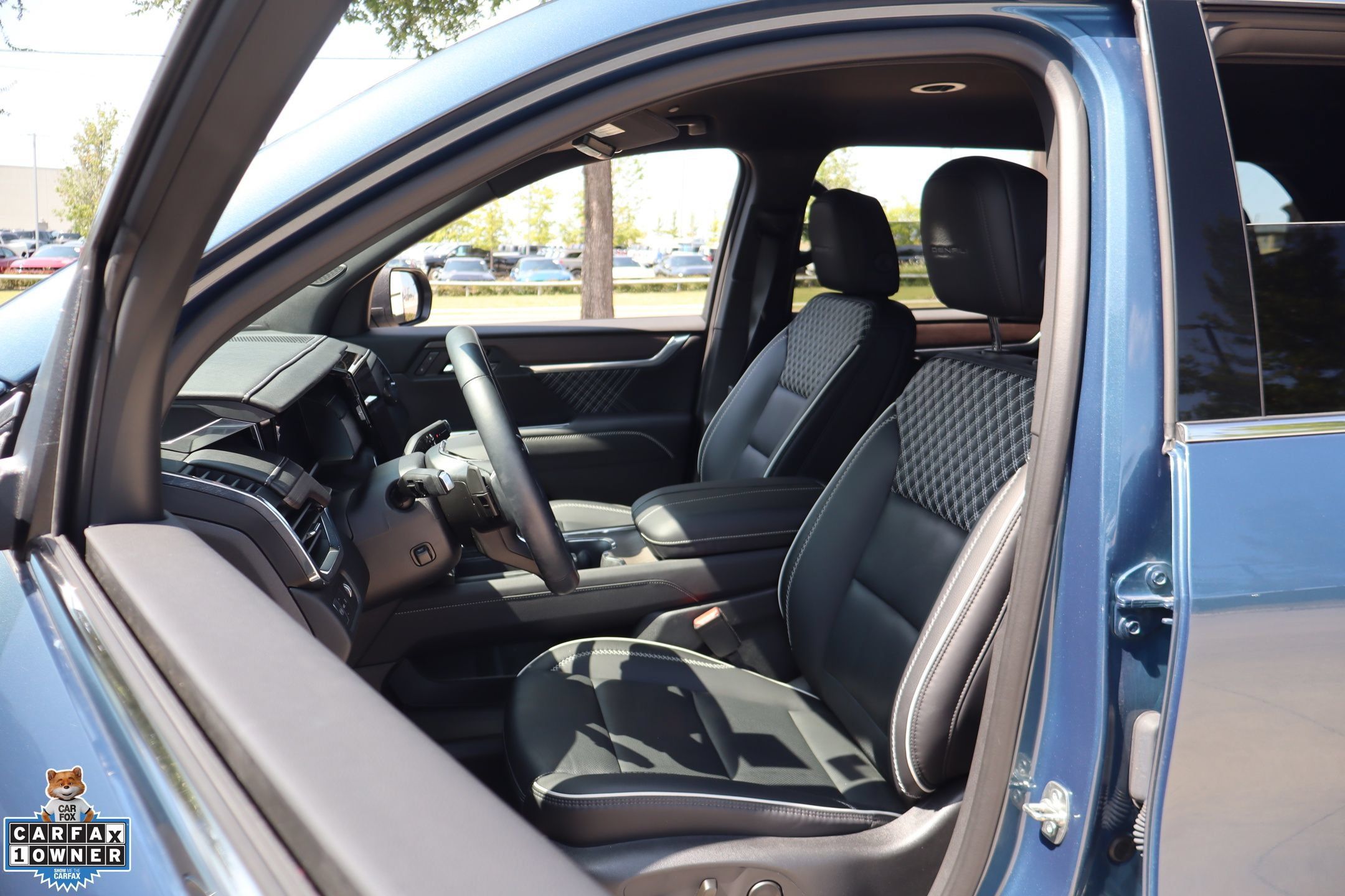 Used 2025 GMC Acadia Denali w/ LPO, Floor Liner Package FWD image 12