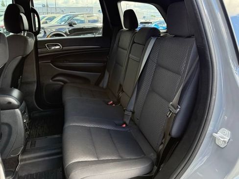 Used 2019 Jeep Grand Cherokee Laredo AWD/4WD image 10