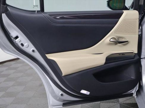 Certified 2020 Lexus ES 300h w/ Accessory Package FWD image 13