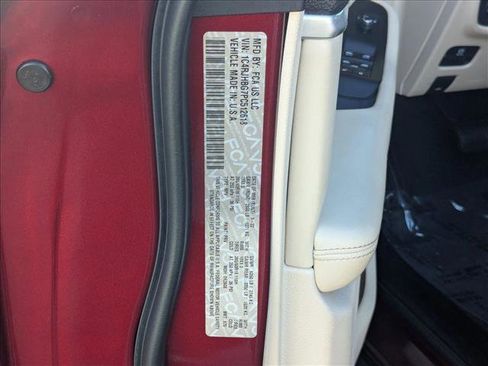 Used 2023 Jeep Grand Cherokee Limited AWD/4WD image 25