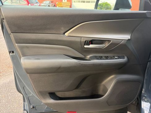 Used 2025 Toyota Grand Highlander FWD image 18
