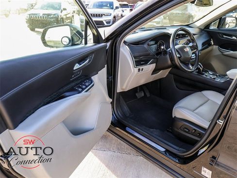 Used 2023 Cadillac XT4 Premium Luxury image 27