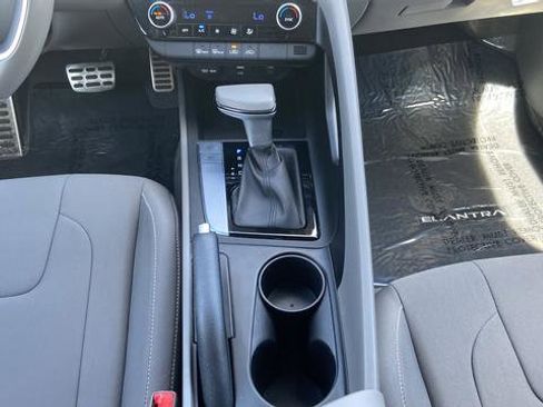 Certified 2025 Hyundai Elantra Sport FWD image 17