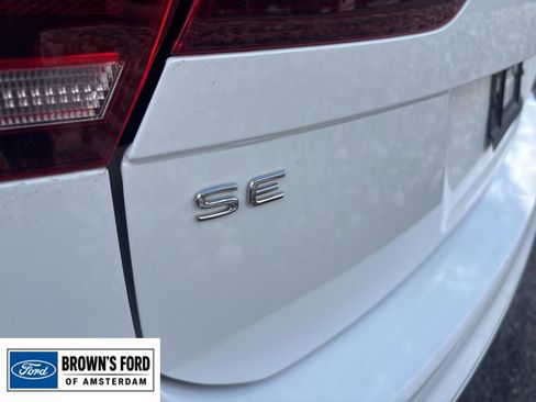 Used 2024 Volkswagen Tiguan SE AWD/4WD image 10