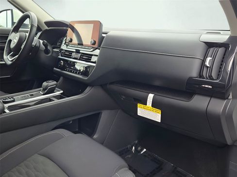Used 2024 Nissan Pathfinder SV w/ Black Appearance Package AWD/4WD image 6