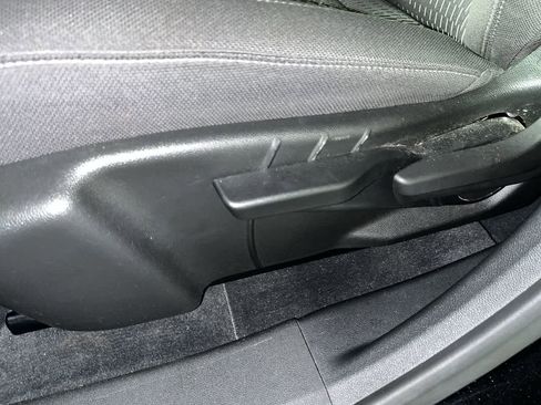 Used 2025 Chevrolet Equinox LT w/ Safety and Technology Package AWD/4WD image 14