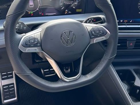 New 2026 Volkswagen Tiguan SE R-Line FWD image 8