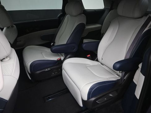 Certified 2026 Kia Carnival SX Prestige FWD image 28