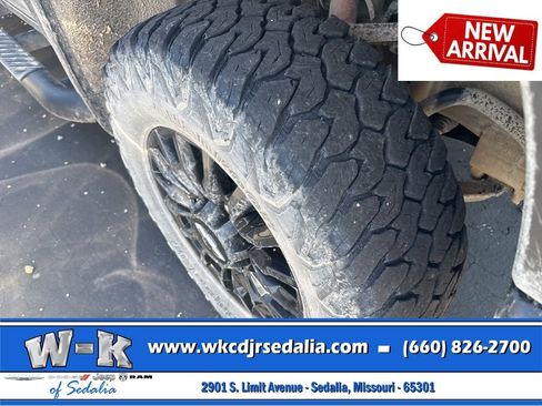 Used 2022 Chevrolet Silverado 2500 LT w/ Midnight Edition AWD/4WD image 4