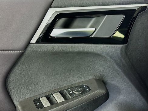 Used 2024 Mitsubishi Outlander SE image 19