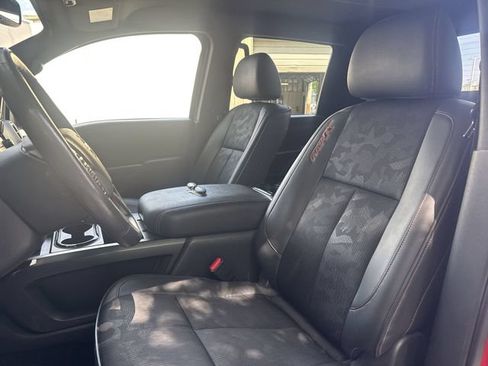 Used 2020 Nissan Titan PRO-4X w/ Pro-4x Utility Package AWD/4WD image 15