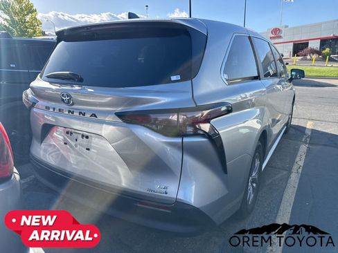 Used 2024 Toyota Sienna LE FWD image 12