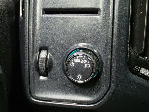 Used 2019 Chevrolet Silverado 1500 Custom w/ Custom Convenience Package image 31