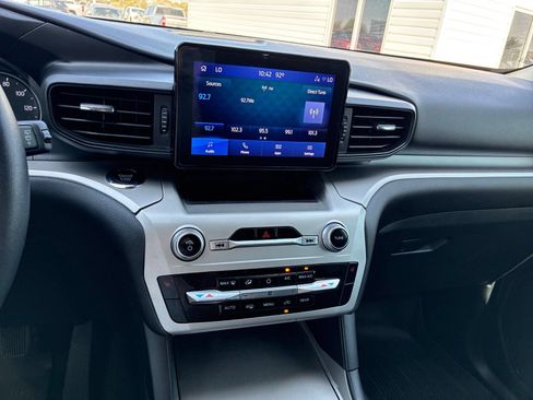 Used 2022 Ford Explorer XLT RWD image 28
