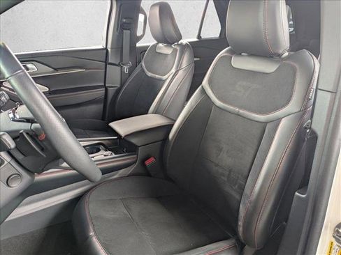 Used 2025 Ford Explorer ST image 18