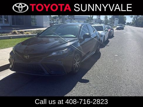 Used 2021 Toyota Camry SE FWD image 1
